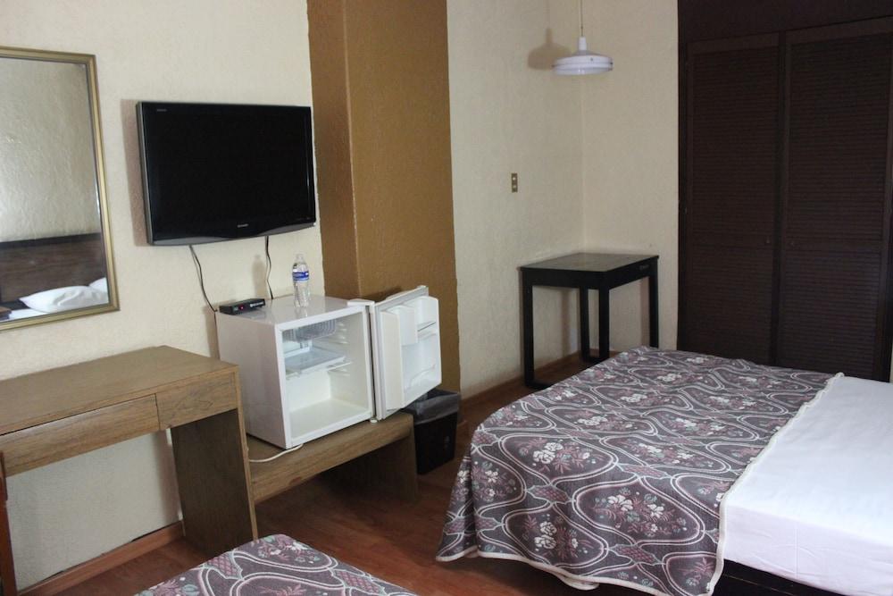 Hotel Del Parque Γκουανταλαχάρα Εξωτερικό φωτογραφία