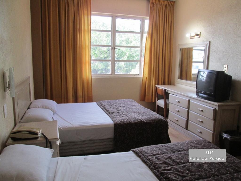 Hotel Del Parque Γκουανταλαχάρα Εξωτερικό φωτογραφία