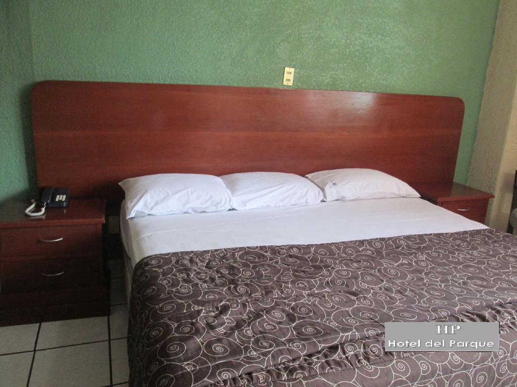 Hotel Del Parque Γκουανταλαχάρα Εξωτερικό φωτογραφία