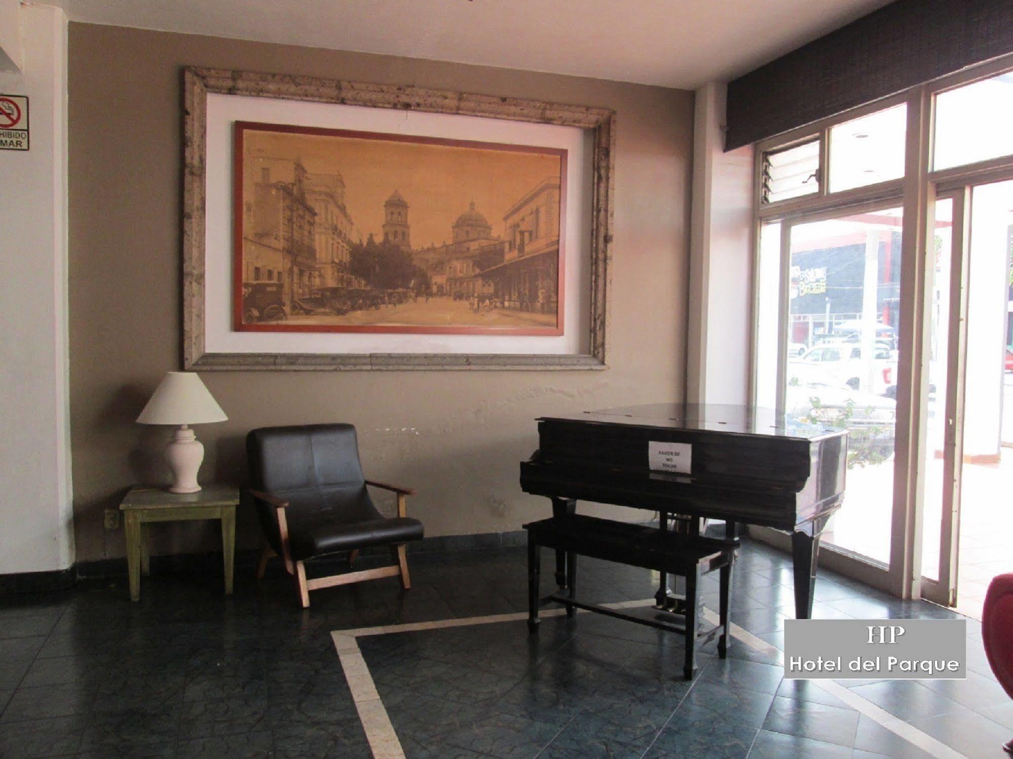Hotel Del Parque Γκουανταλαχάρα Εξωτερικό φωτογραφία
