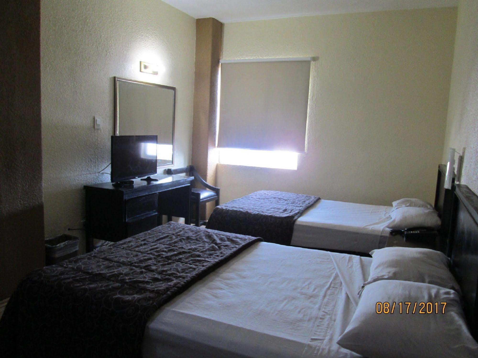 Hotel Del Parque Γκουανταλαχάρα Εξωτερικό φωτογραφία