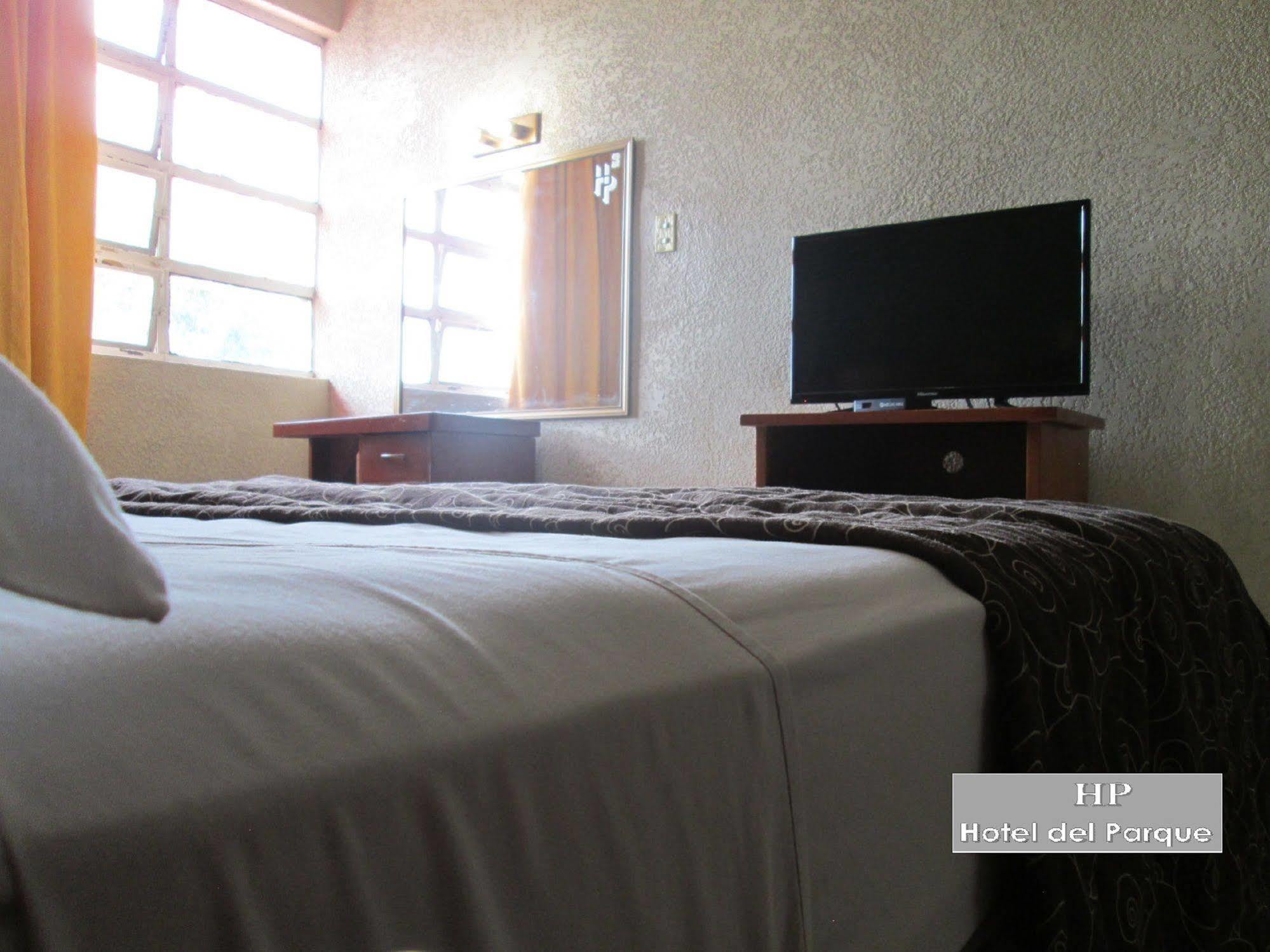 Hotel Del Parque Γκουανταλαχάρα Εξωτερικό φωτογραφία