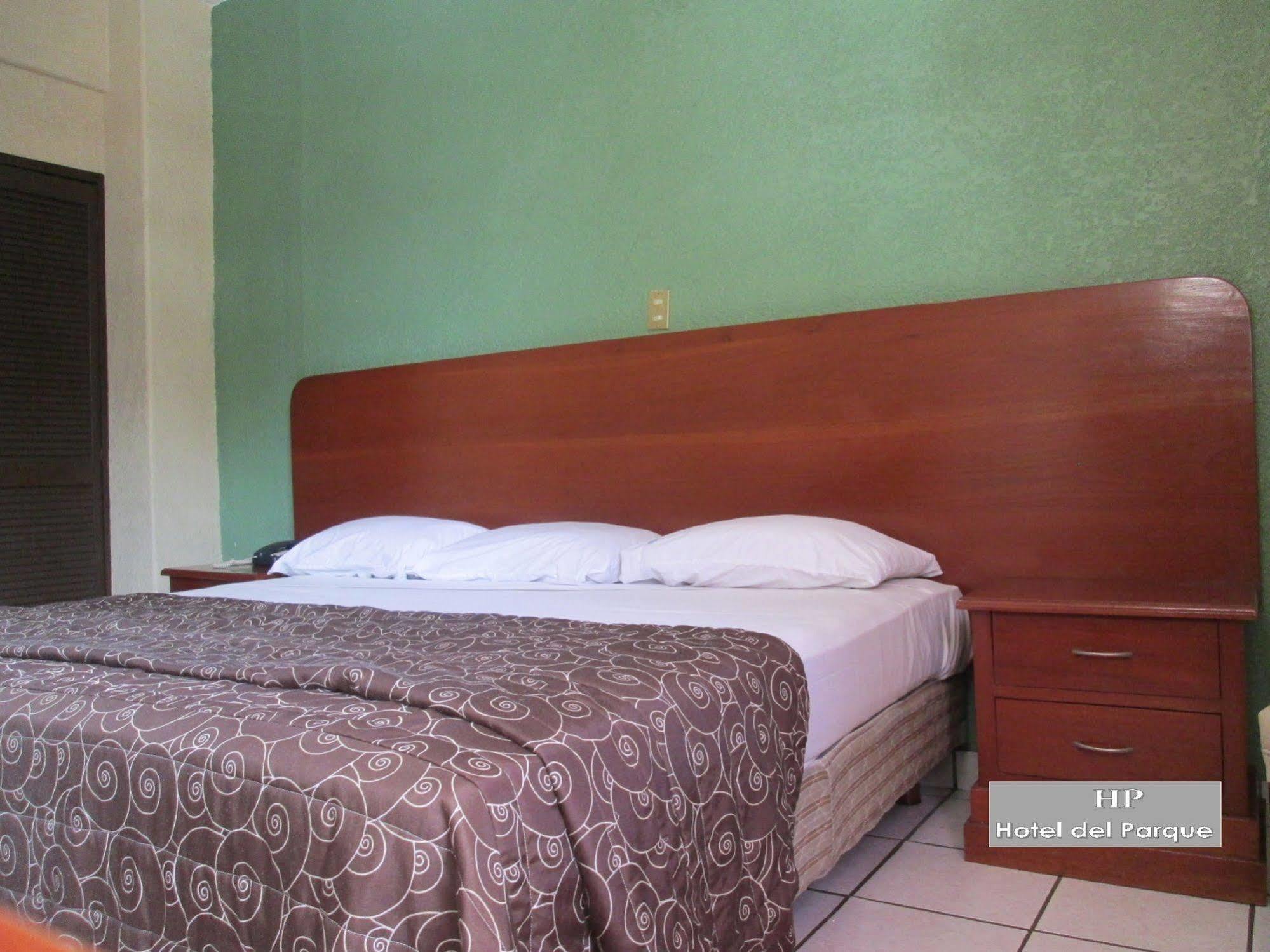 Hotel Del Parque Γκουανταλαχάρα Εξωτερικό φωτογραφία
