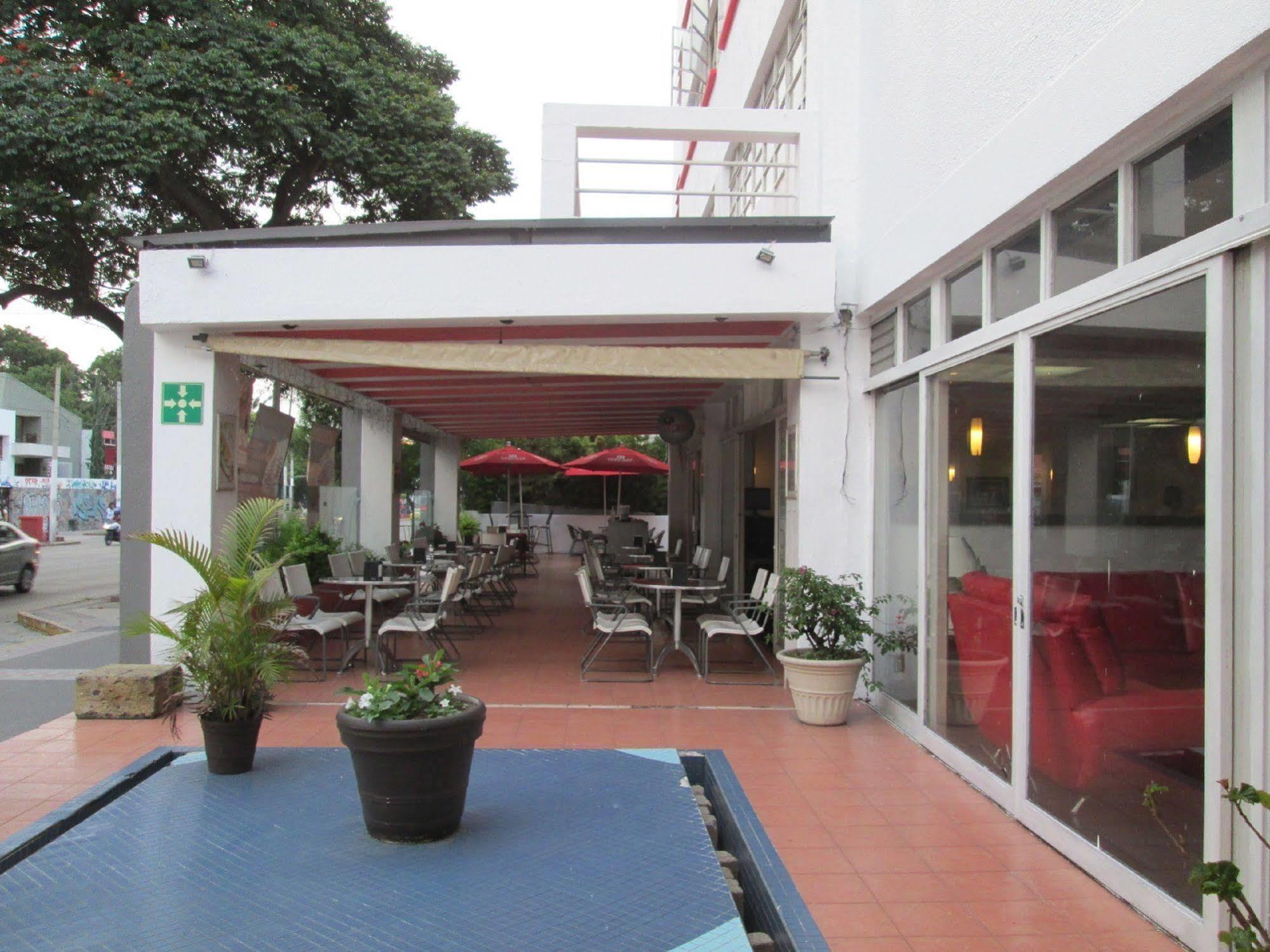 Hotel Del Parque Γκουανταλαχάρα Εξωτερικό φωτογραφία